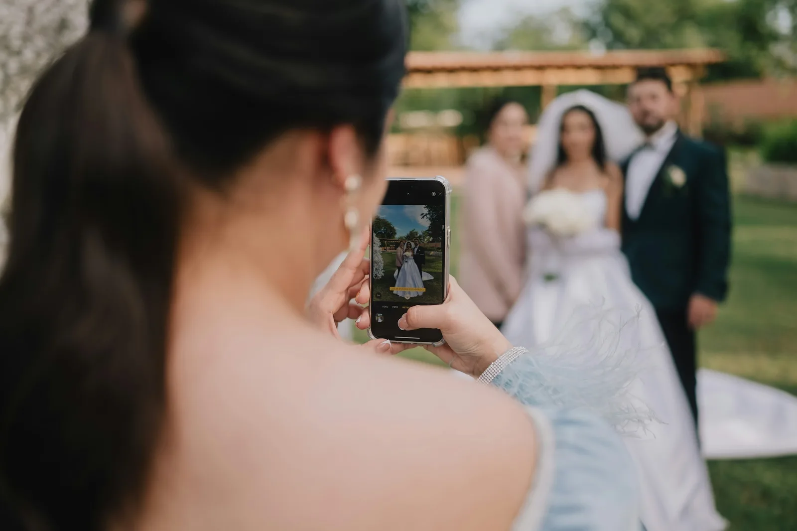 Free Wedding Photo Sharing Apps: 7 Free Plans Compared